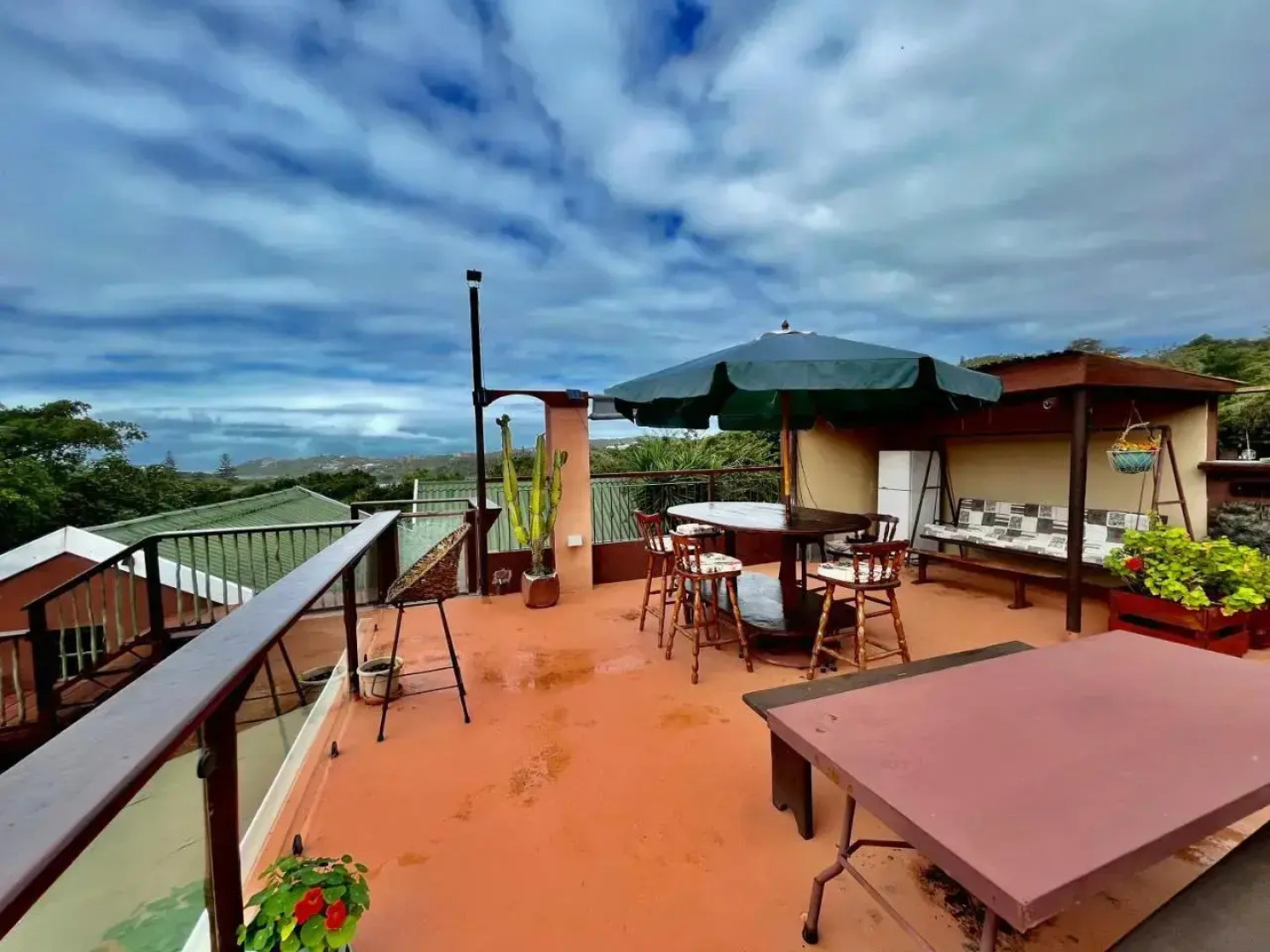 Open Plan Lagoon View Chalet