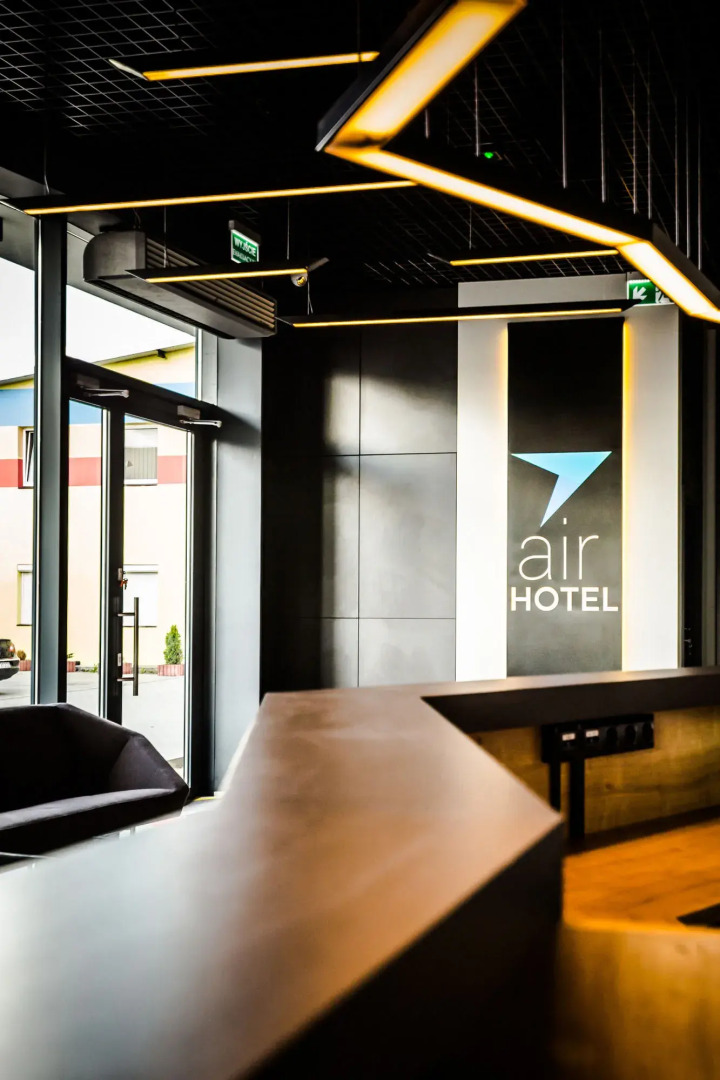 Air Hotel