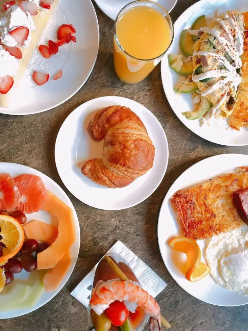 The Davenport Tower, Autograph Collection