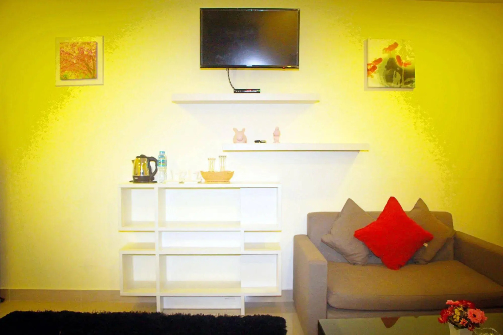 Royal Q&D Suites Hotel