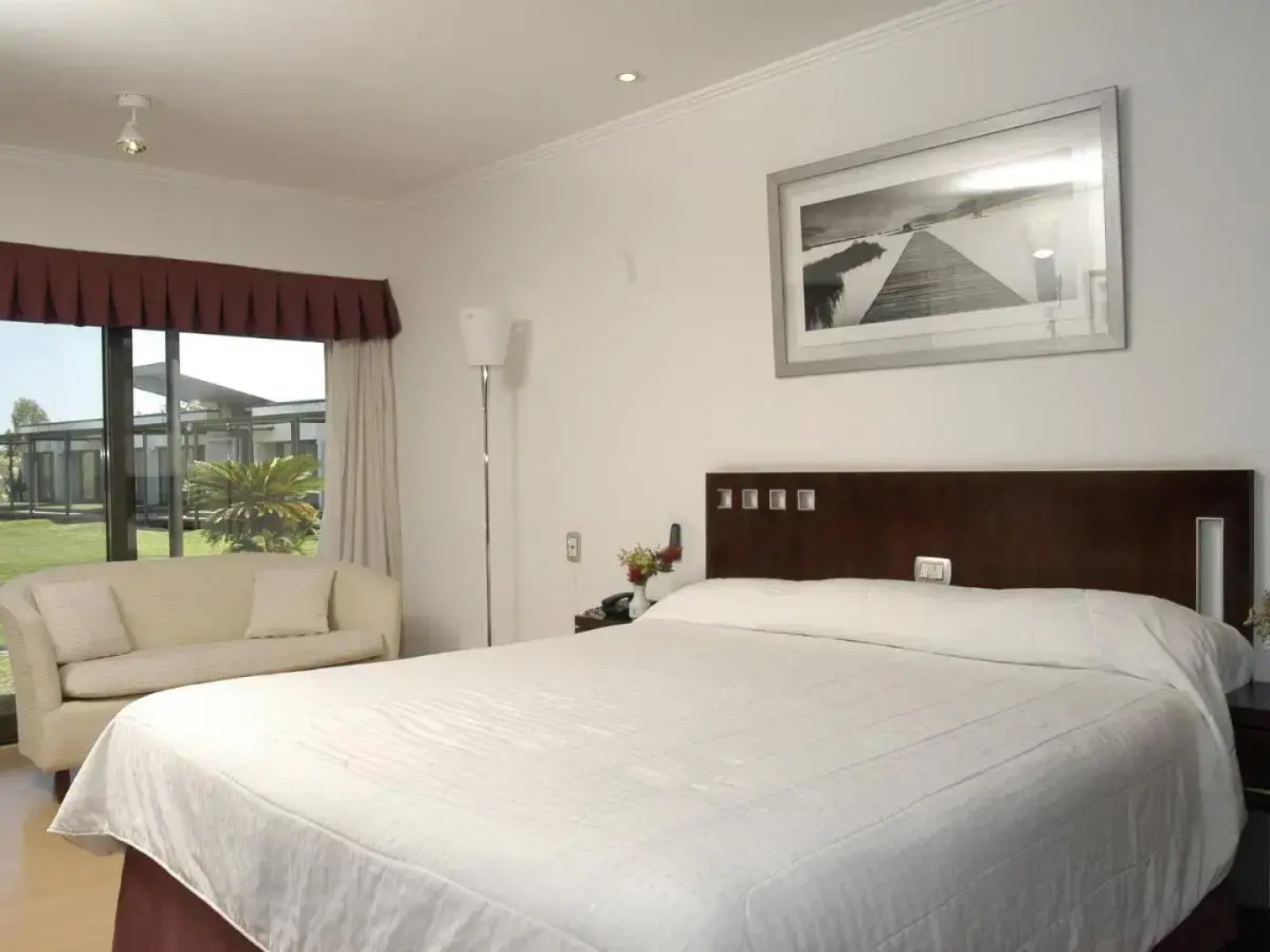 Camberland Resort And Suites Pilar