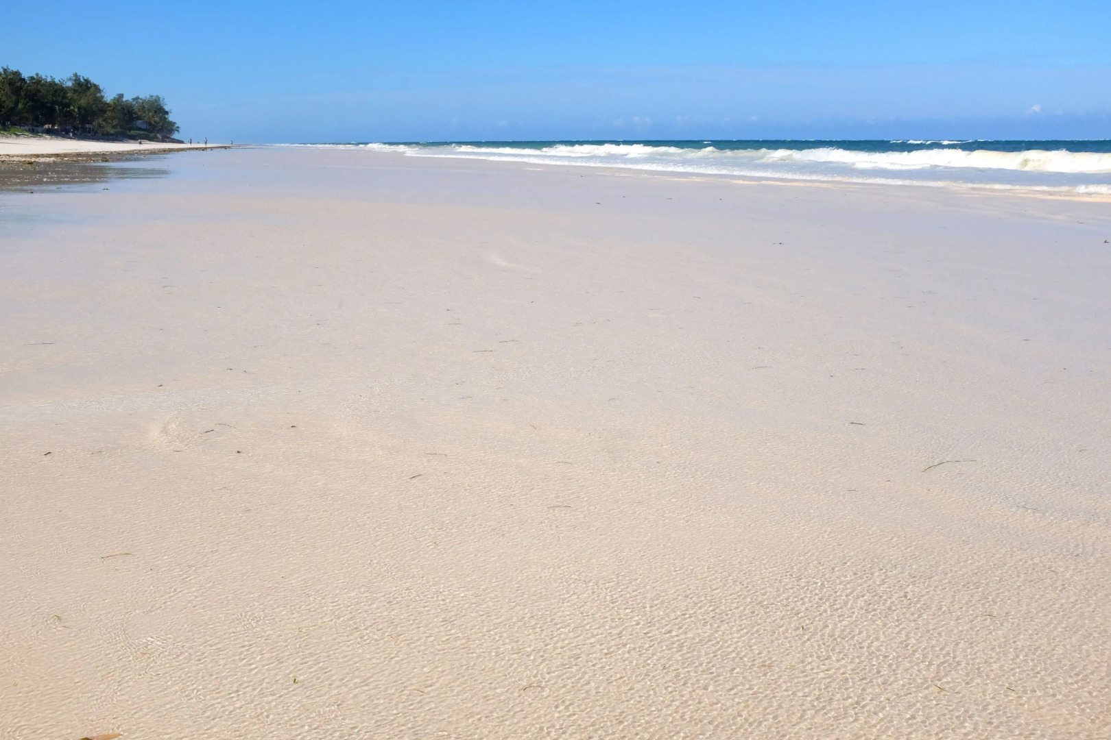 Salty's Kitesurf Village