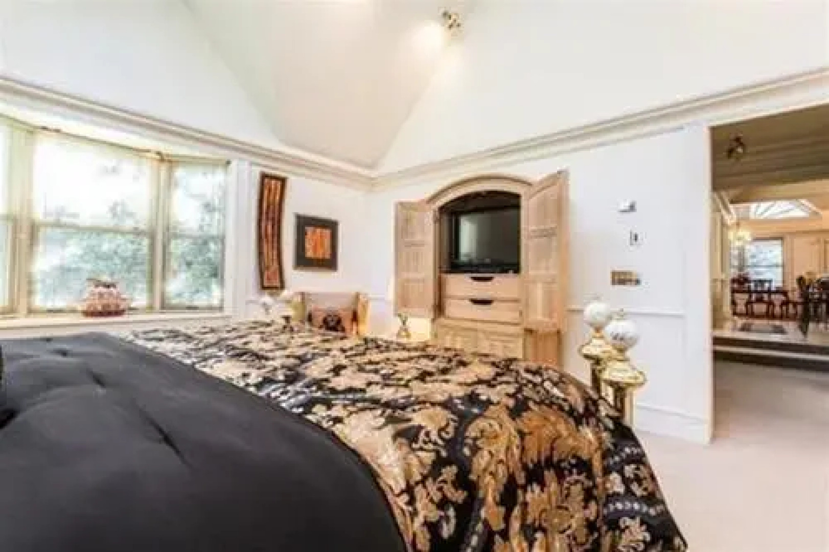 West End Splendor - 5 Bedrooms Home