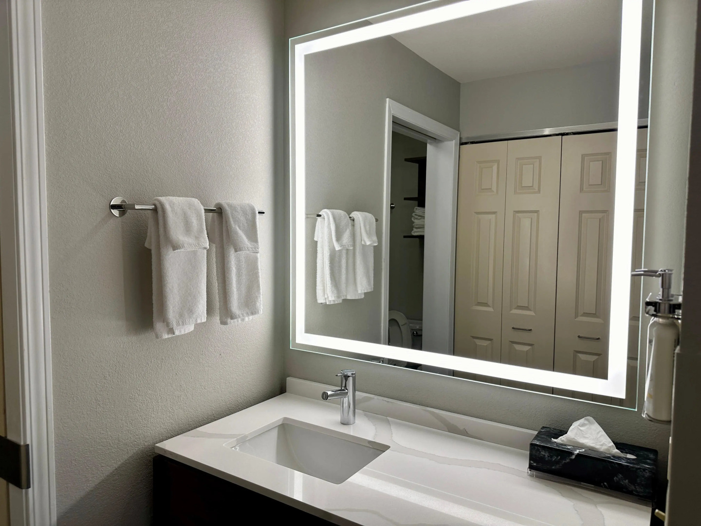 Staybridge Suites Milwaukee West-Oconomowoc by IHG