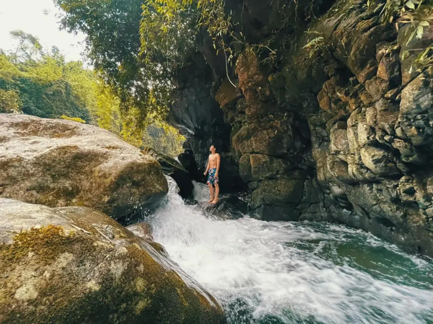 Cua Tu Waterfall Homestay