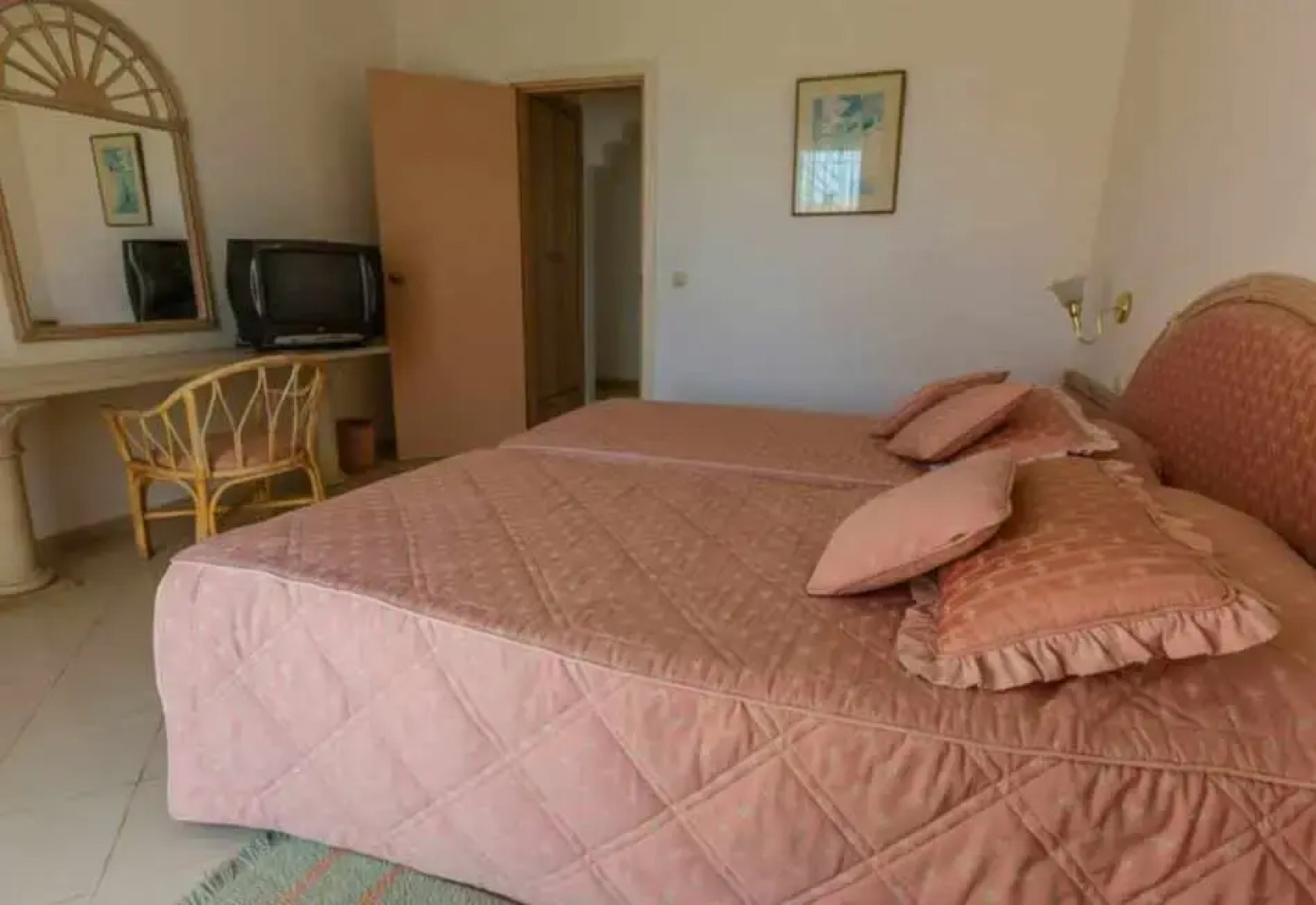 Golden Yasmin Mehari Tabarka