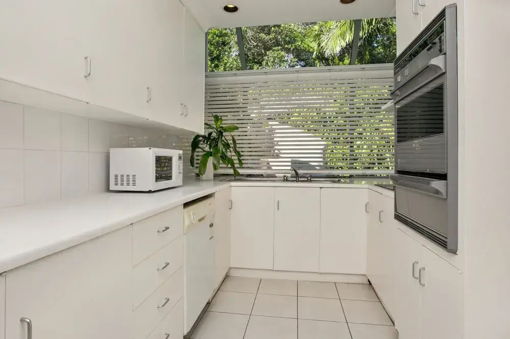 2 James Cook Apartments