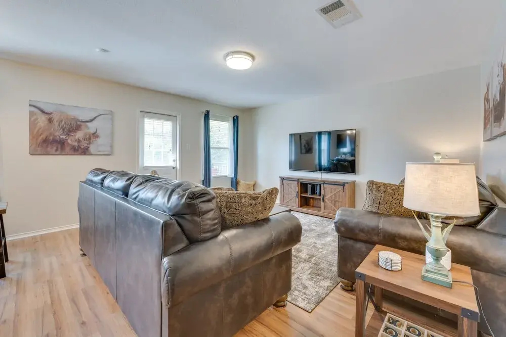 Sunny Universal City Home ~ 18 Mi to San Antonio!