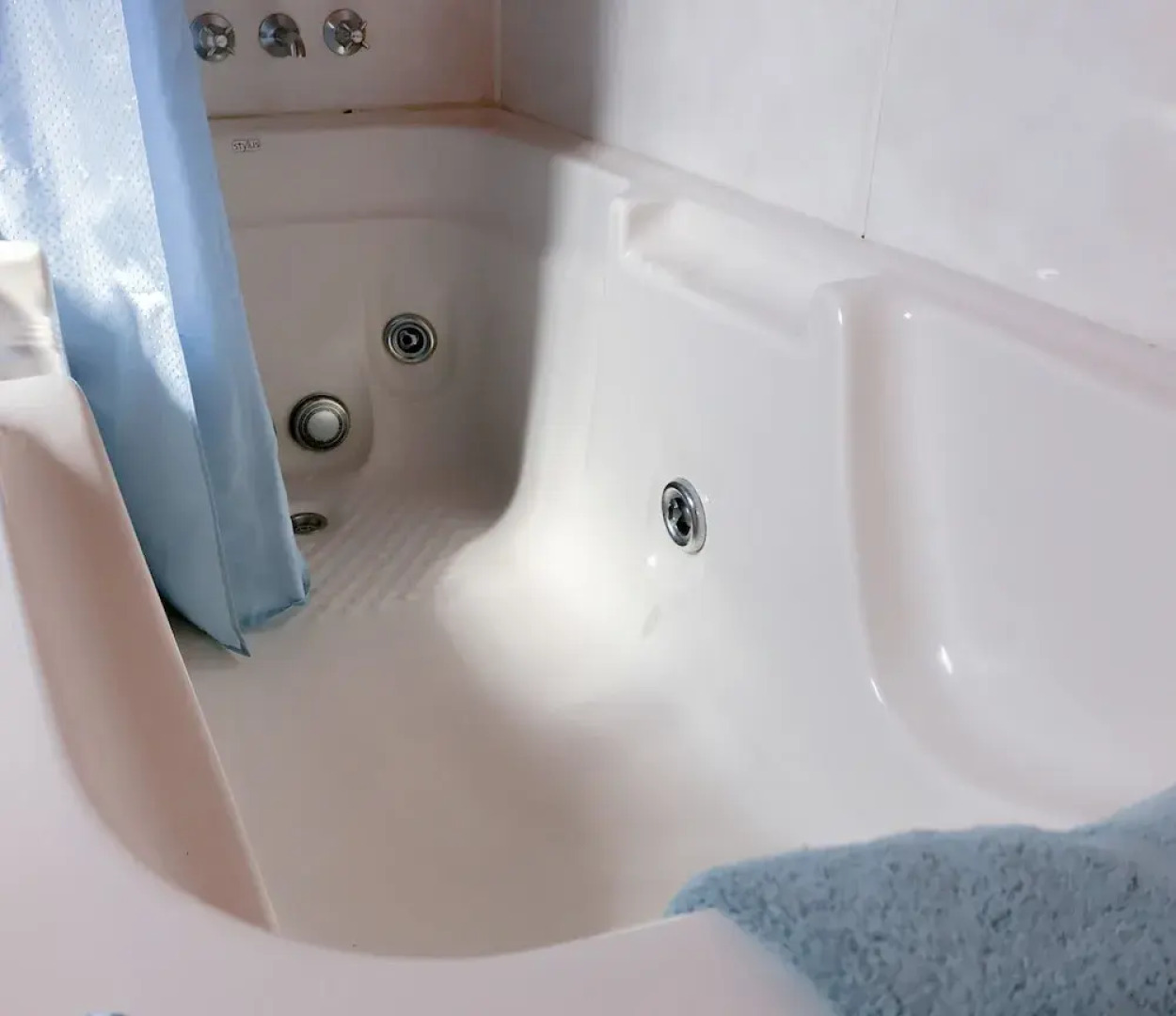 Meredith House & Apartments Strahan