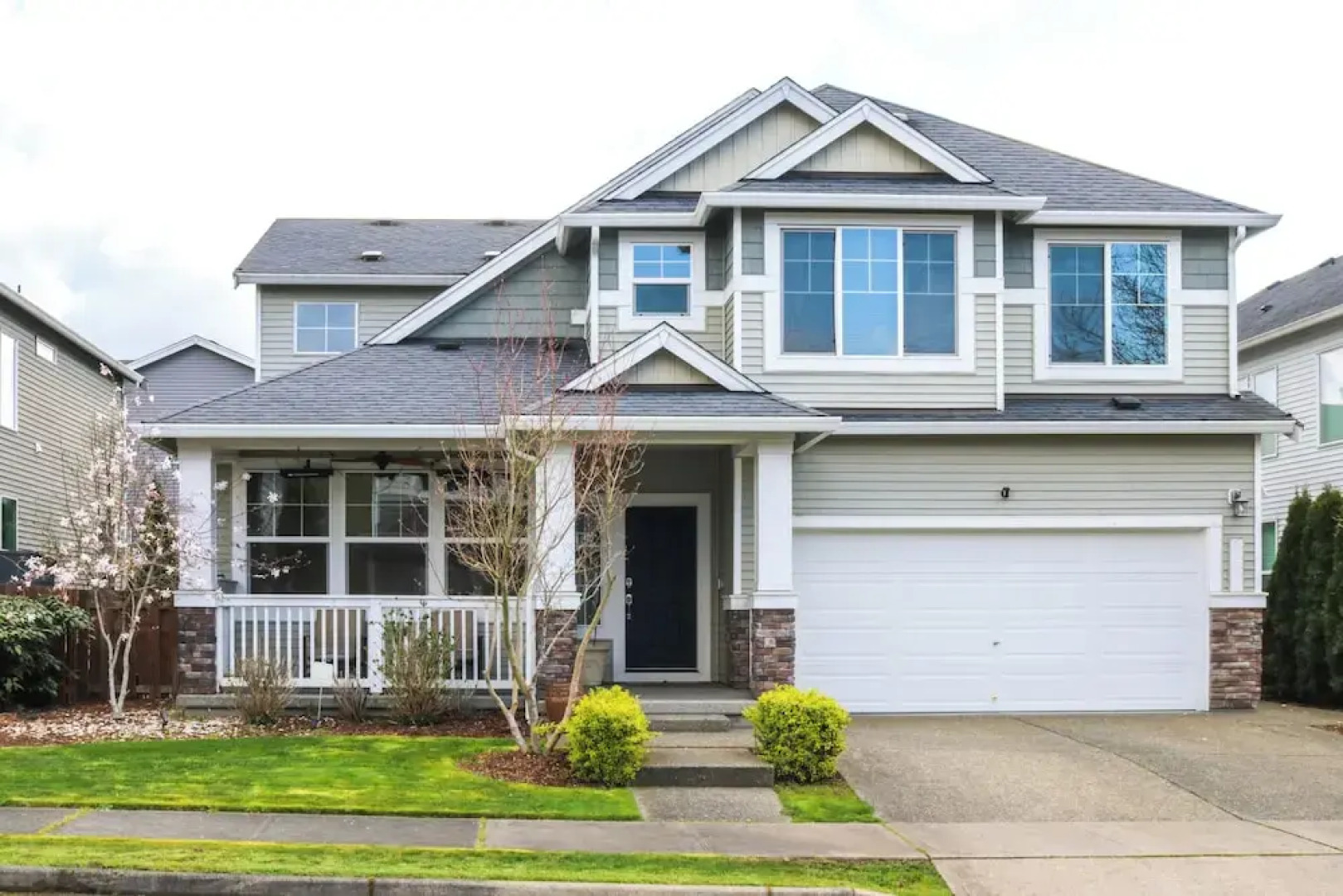 Spacious Kent Home Near Seatac Airport w/ Patio