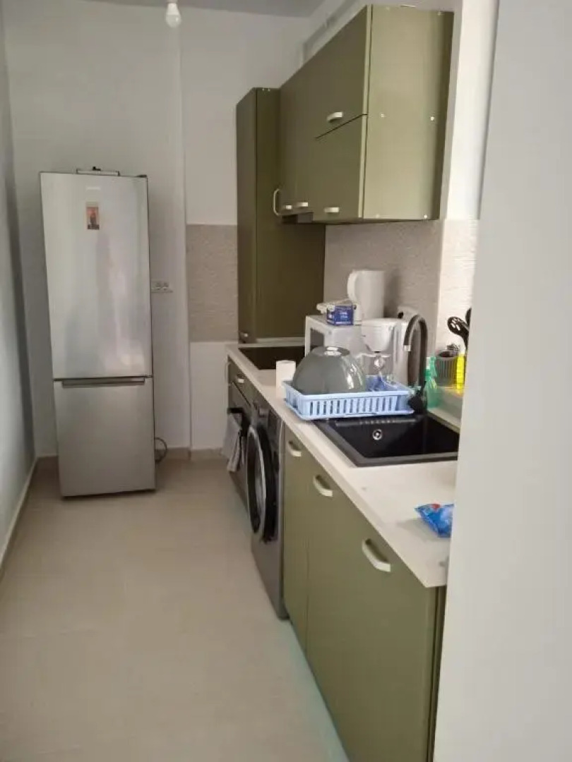 Deluxe 2 bedroom apartment with balcony and private parking