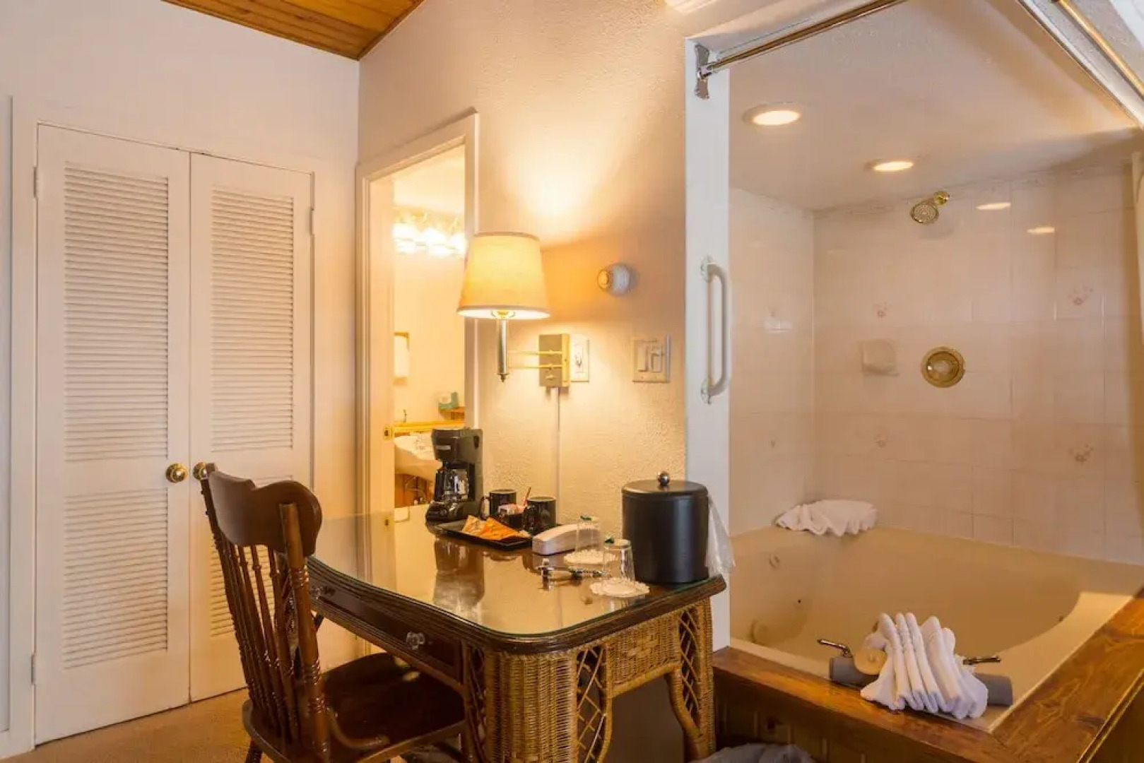 Sybaris Pool Suites Mequon