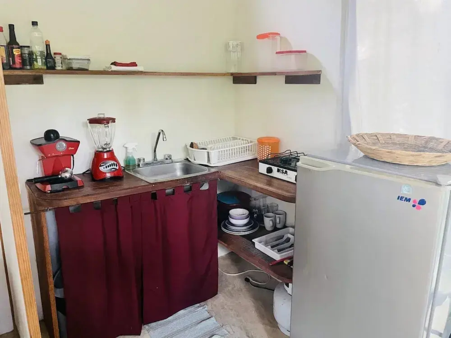 . Double Bed, Queen Size, Small Kitchen, Terrace, Wi-fi- air Condition. Quiet