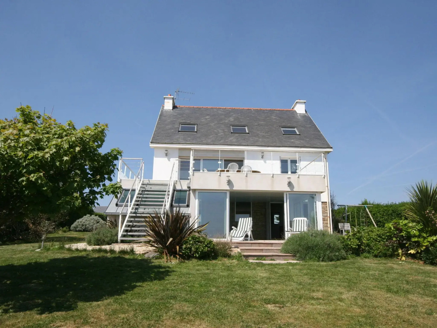 Modern Villa in Clohars-Carnoët with Private Swimming Pool