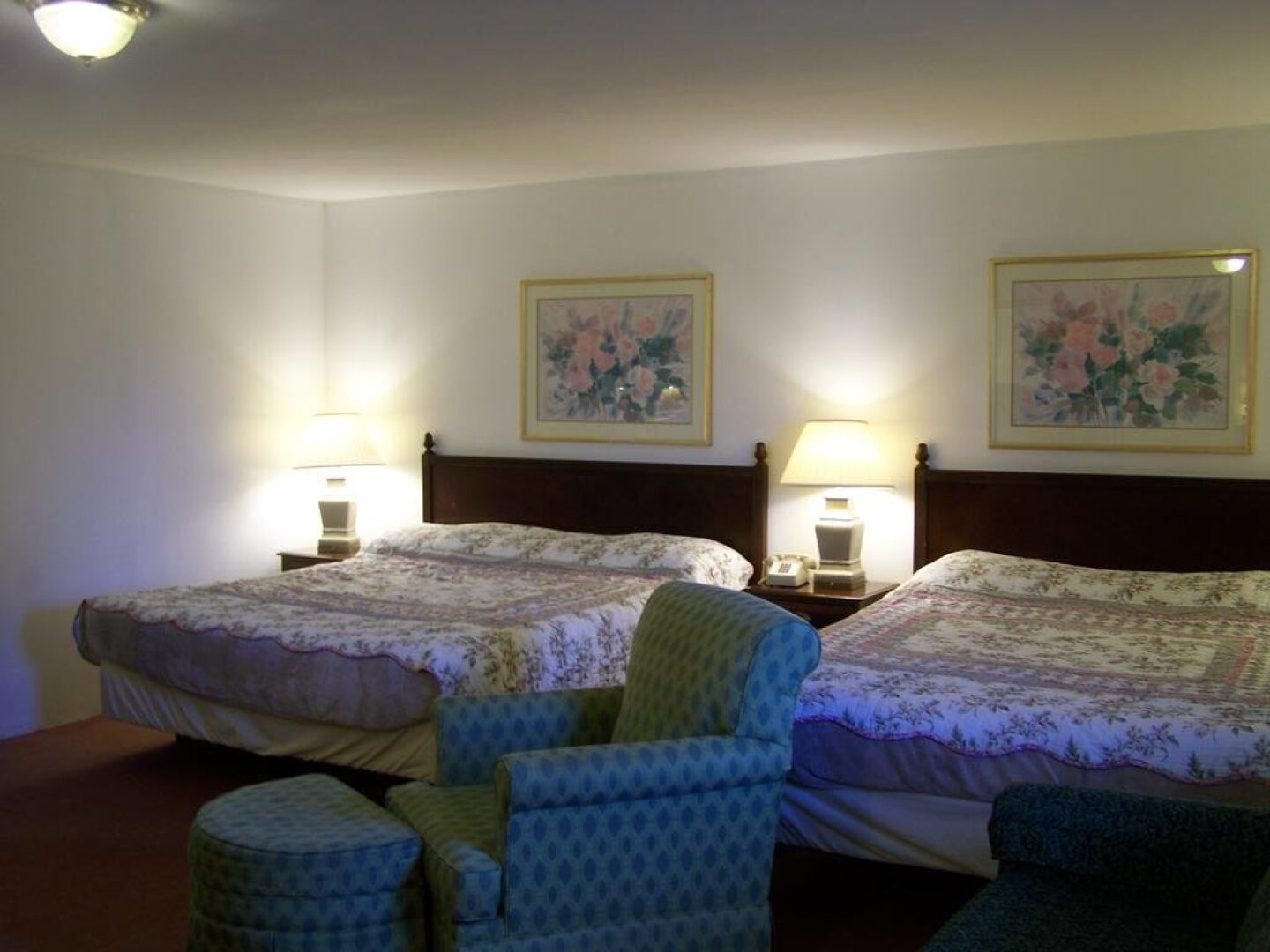 Golden Knight Inn and Suites