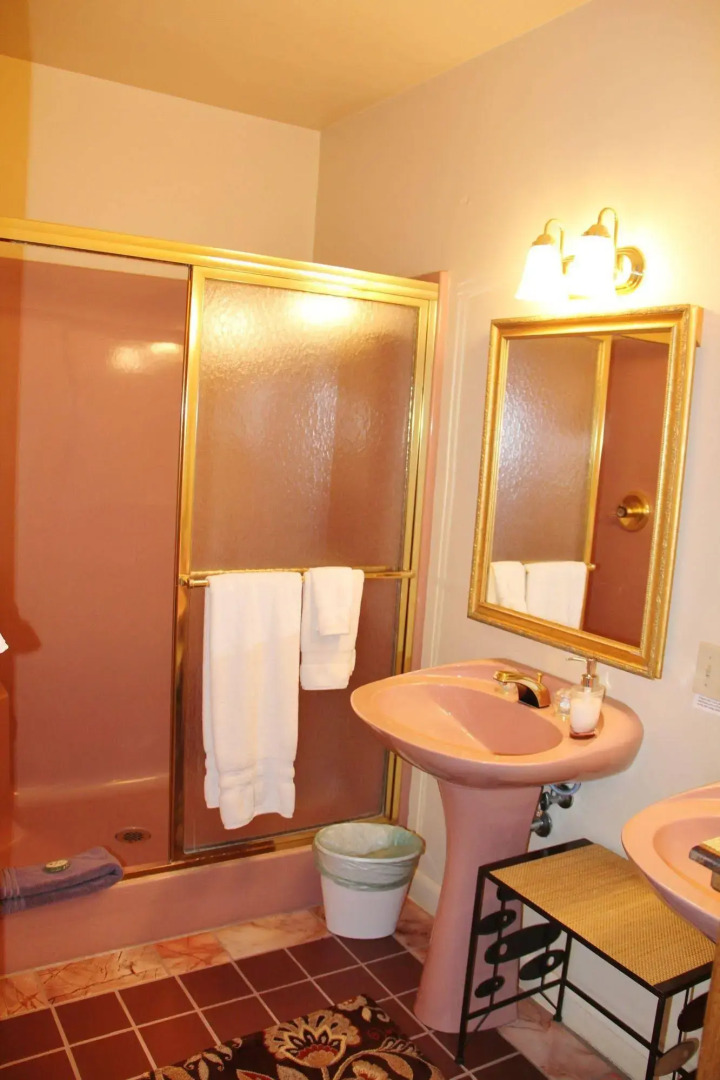 Point au Roche Lodge