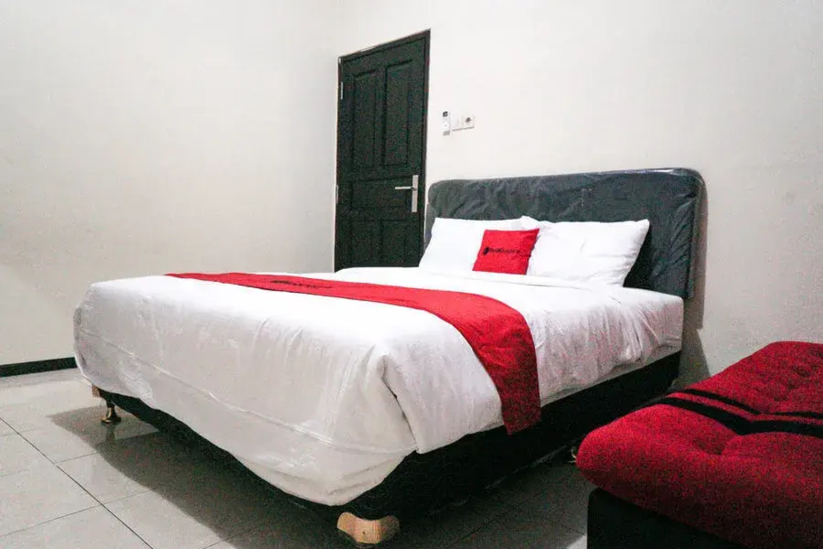 RedDoorz near Alun Alun Batu