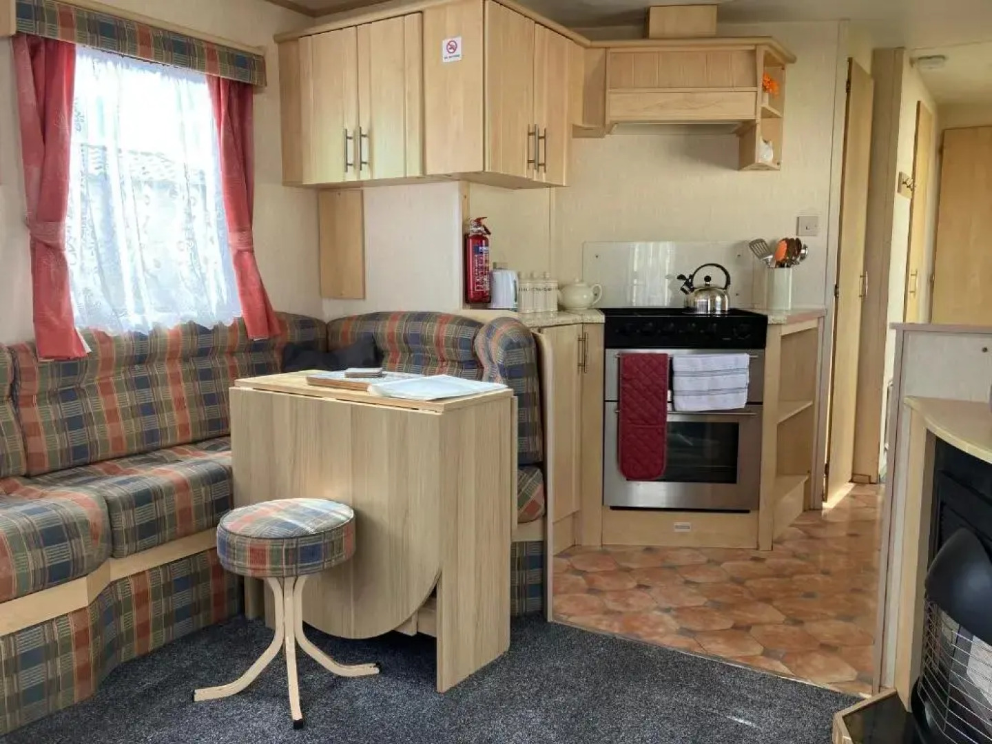 2 bedroom caravan on 4 star park