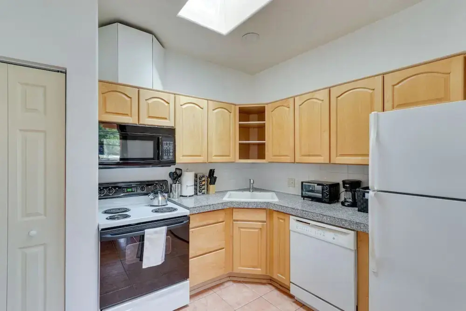 Eloy Retreat w/ Pool Access + Central A/c!