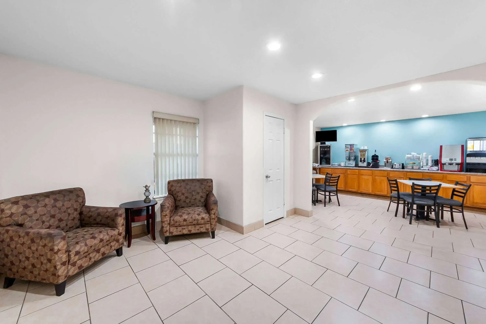 Super 8 by Wyndham Pleasanton