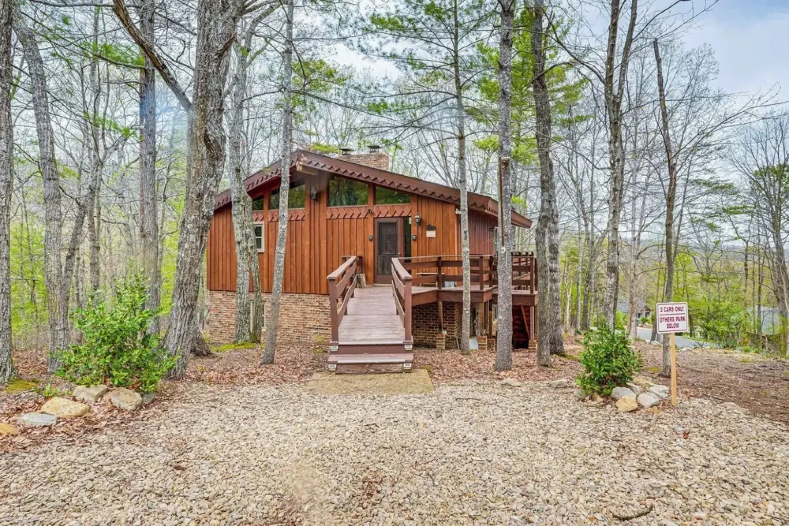 Treehouse-style Cabin, 1 Mi to Massanutten Resort