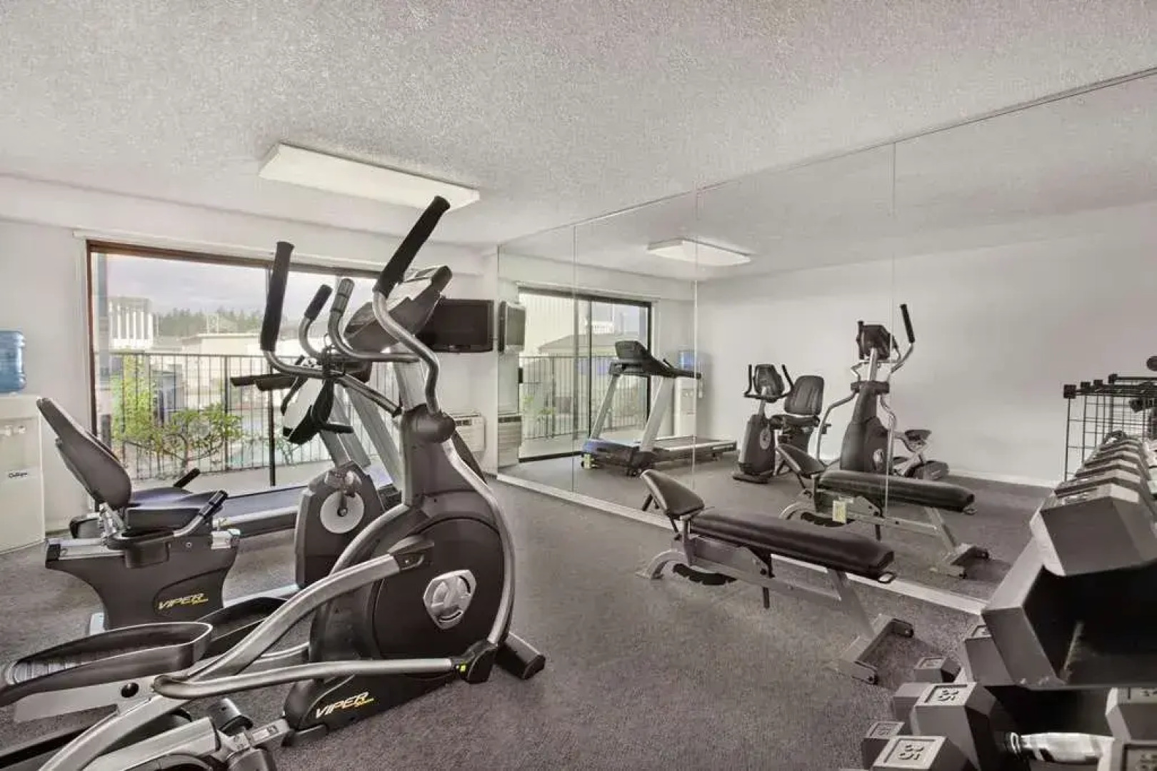 Howard Johnson Inn & Suites Tacoma Near McChord AFB