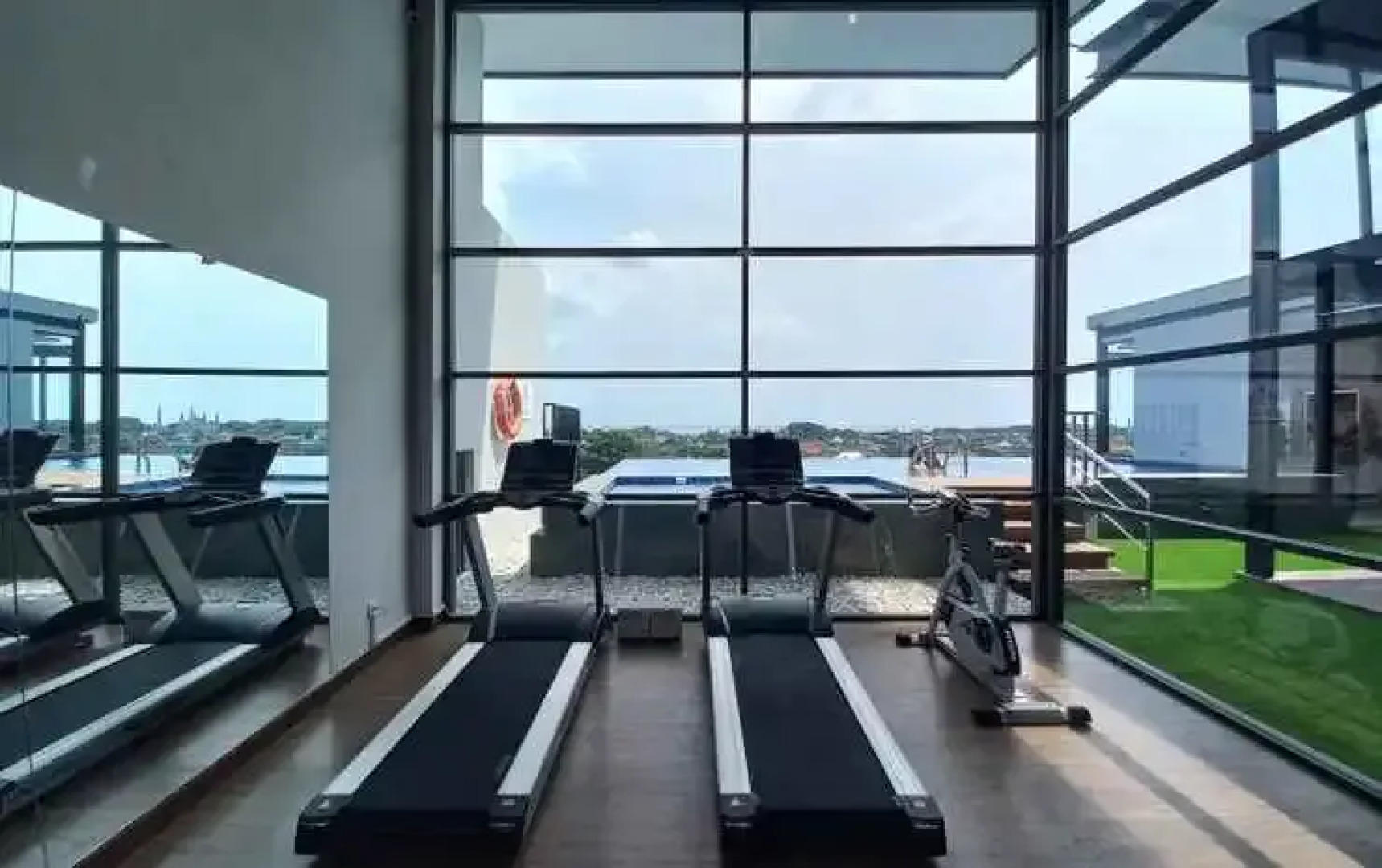 Front One King Hotel