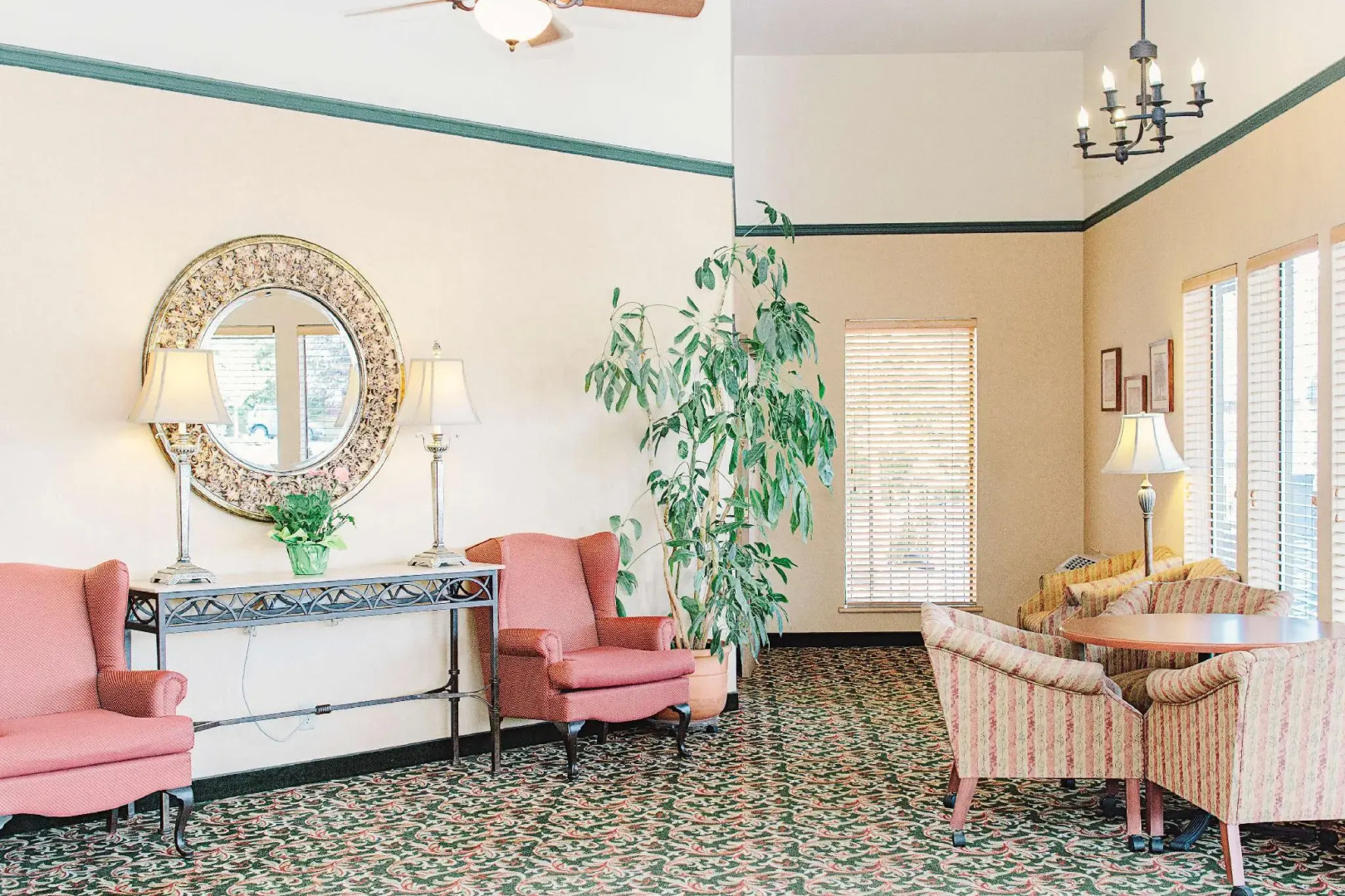 Lavissh Inn & Suites