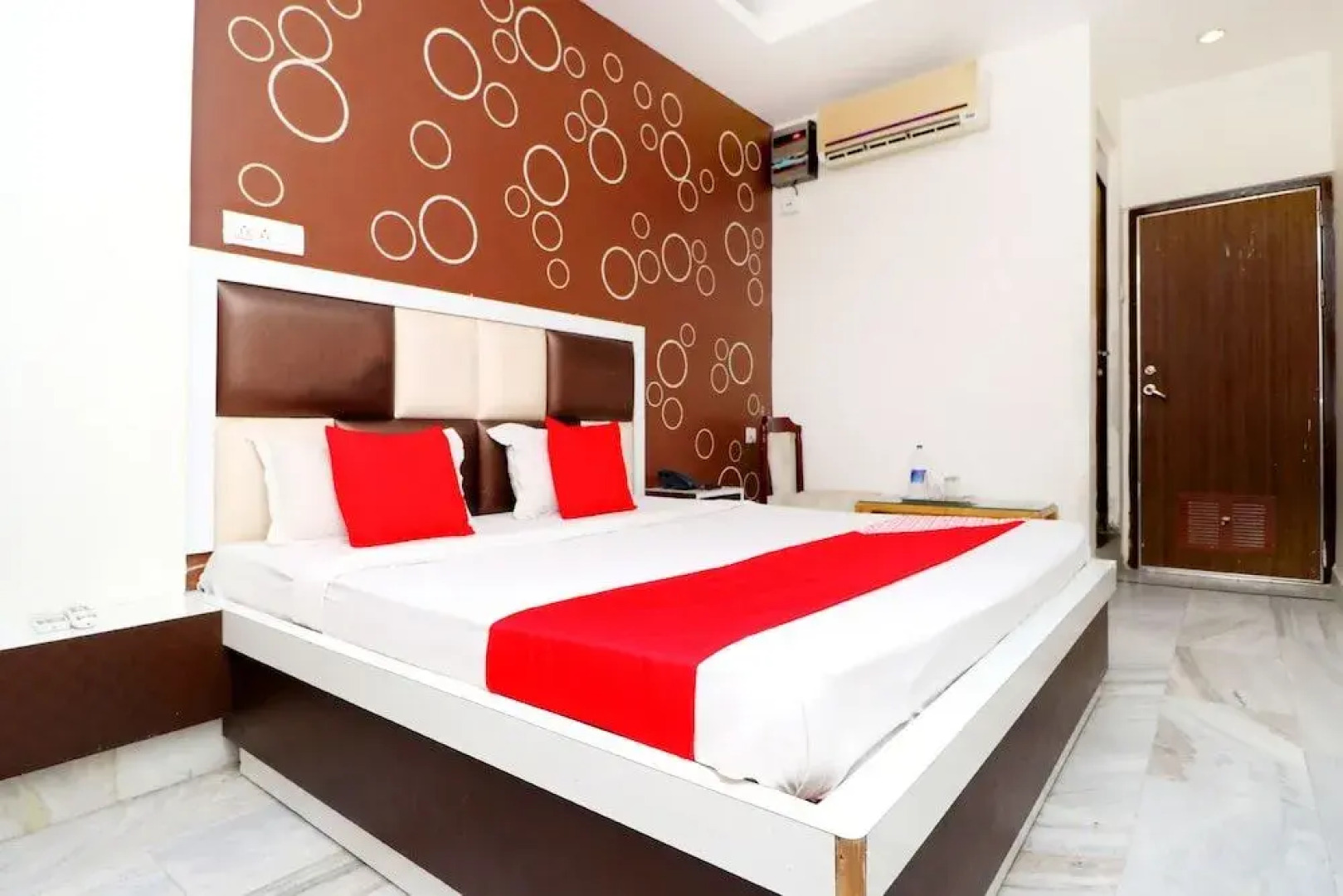 Oyo 43845 Hotel Red Velvet Inn