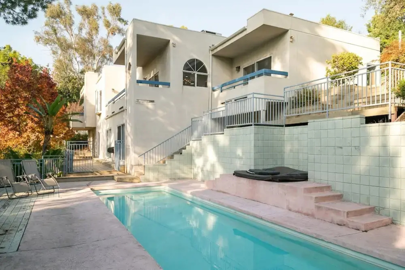 Sunny Pasadena Mansion, Sparkling Heated Pool & Projector Room!