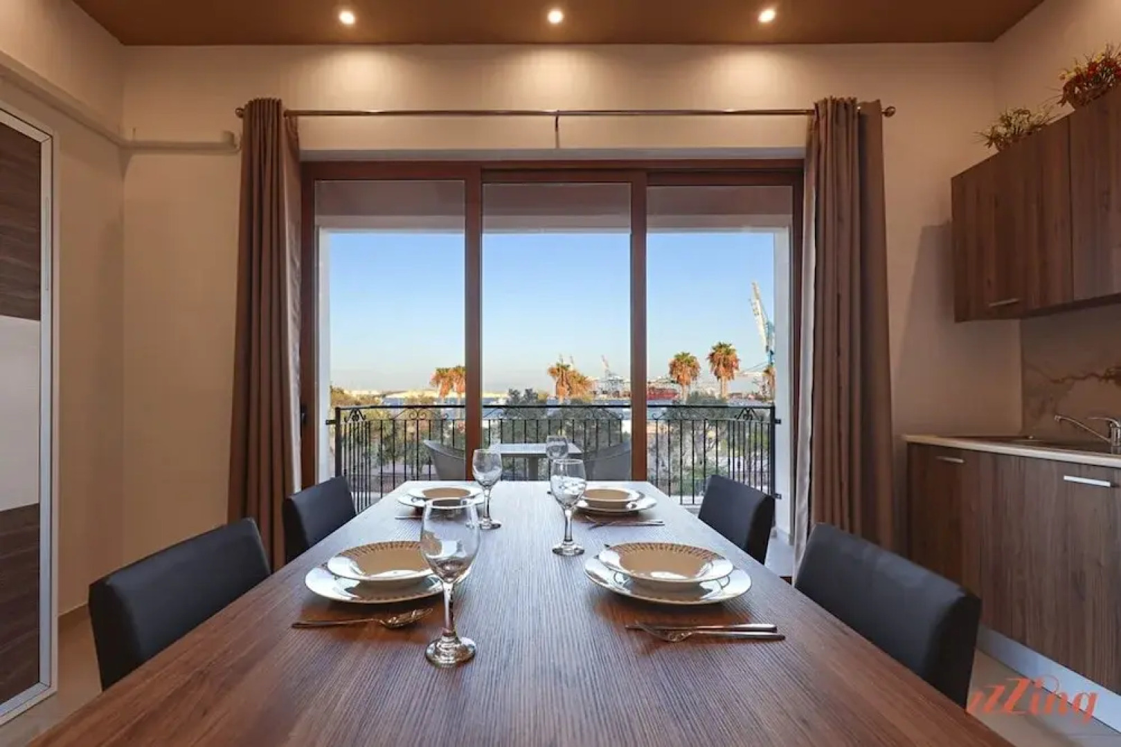 Luxurious Duplex Seafront Apt With Amazing Views