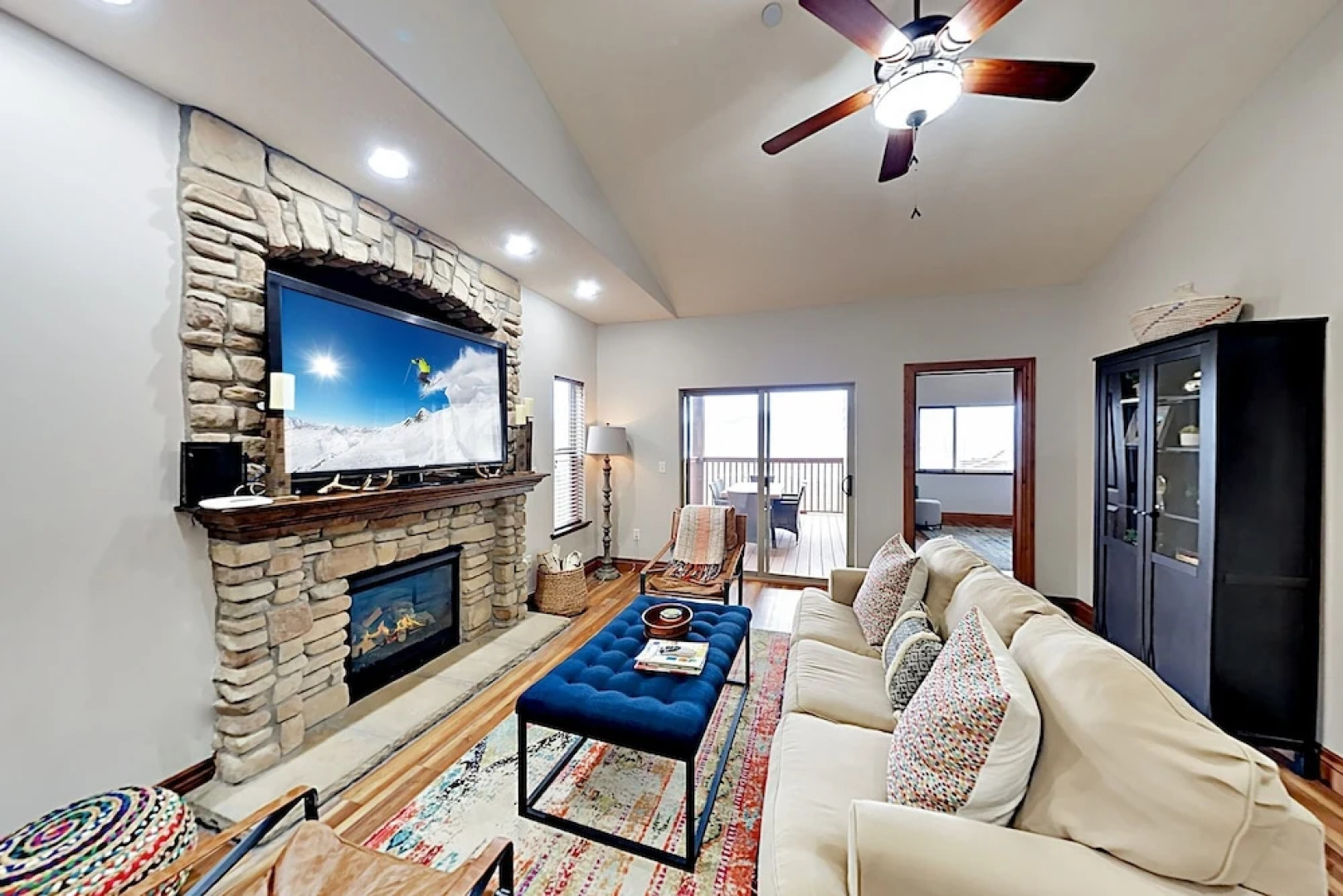 Big Townhome W/ Hot Tub, Views, 3 Living Rooms 5 Bedroom Townhouse