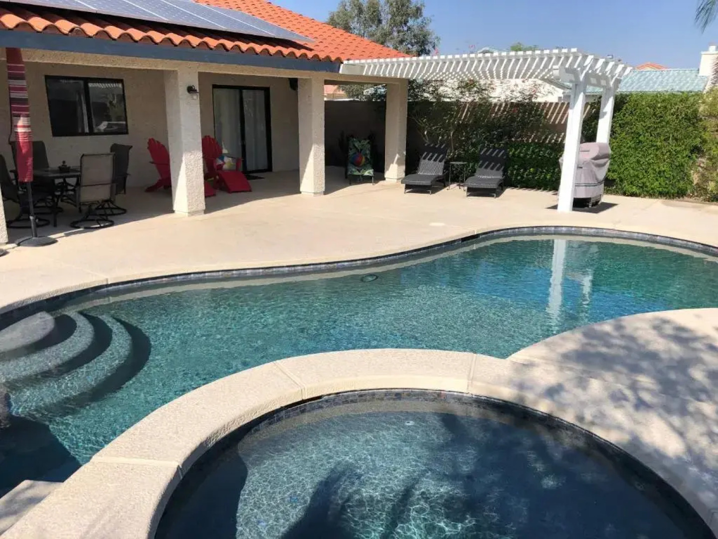 Comfortable vacation property 12 minutes from downtown.