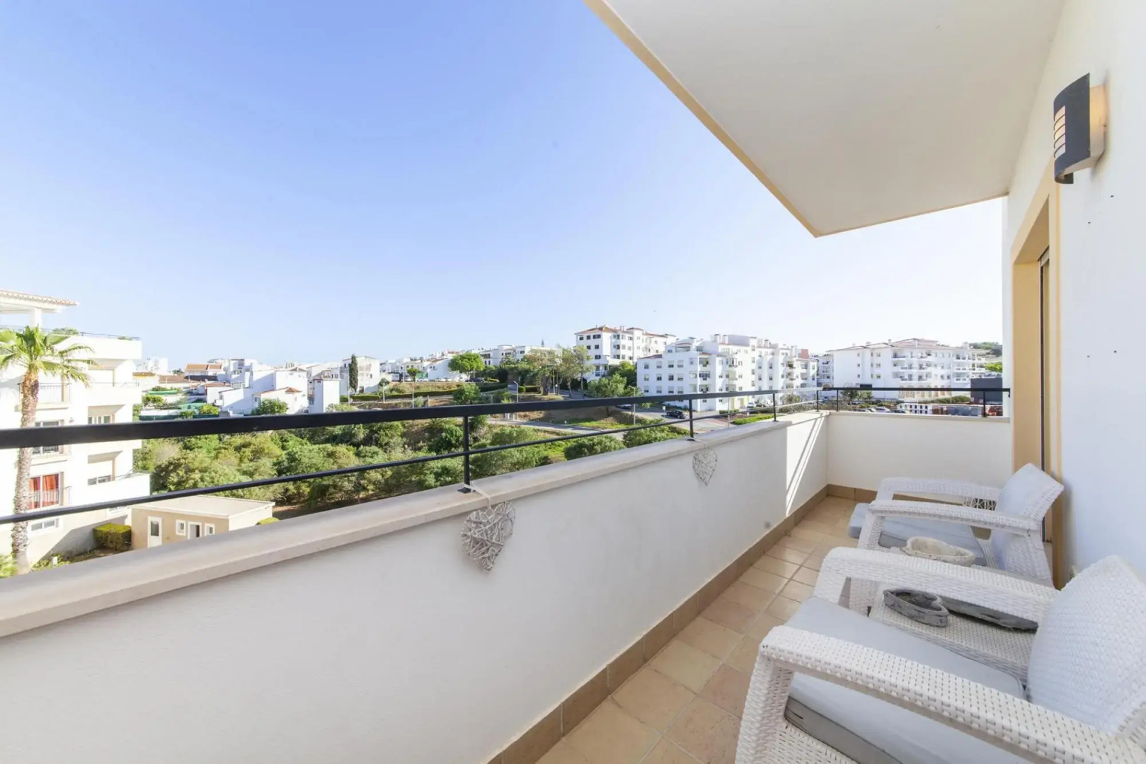 C04 - Pool View 3 Bed Apartment