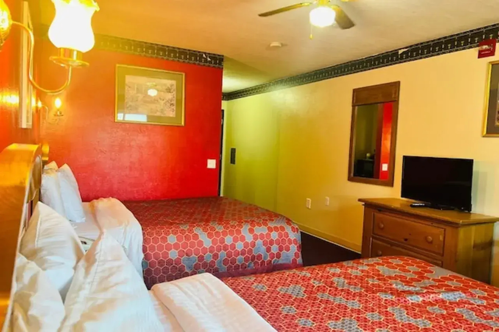 Villa Inn Motel Near Hwy 12 WI Capital O