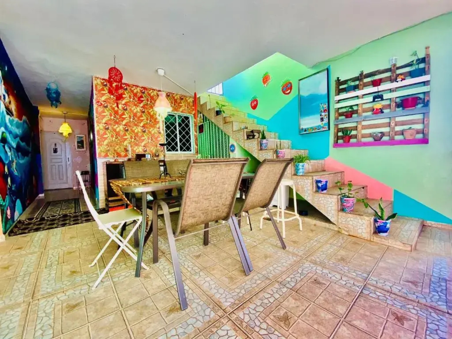 La Fuente House Hostel