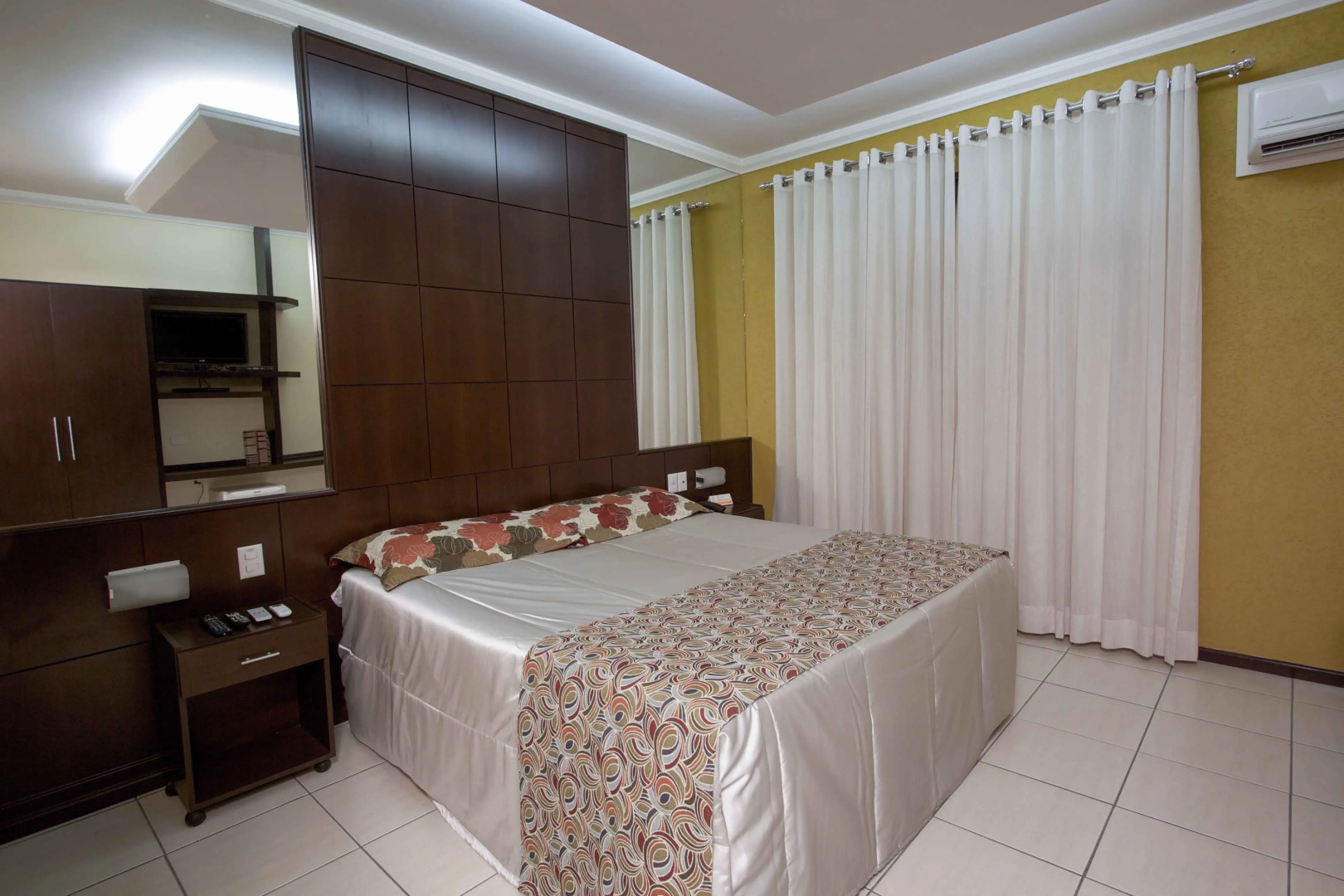 Bristol Exceler Plaza Hotel