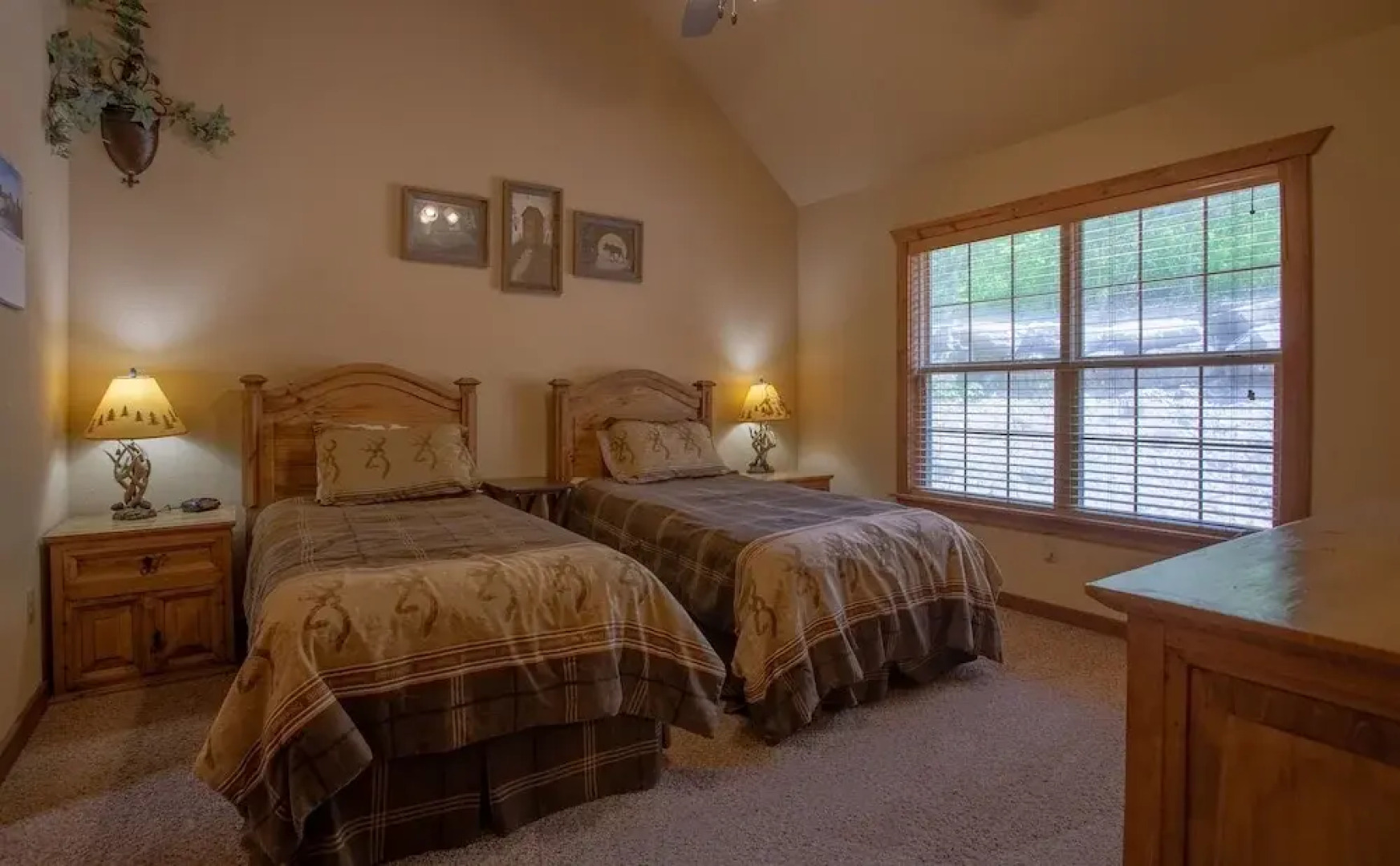 Dakota Lodge 2 Bedroom Home by RedAwning