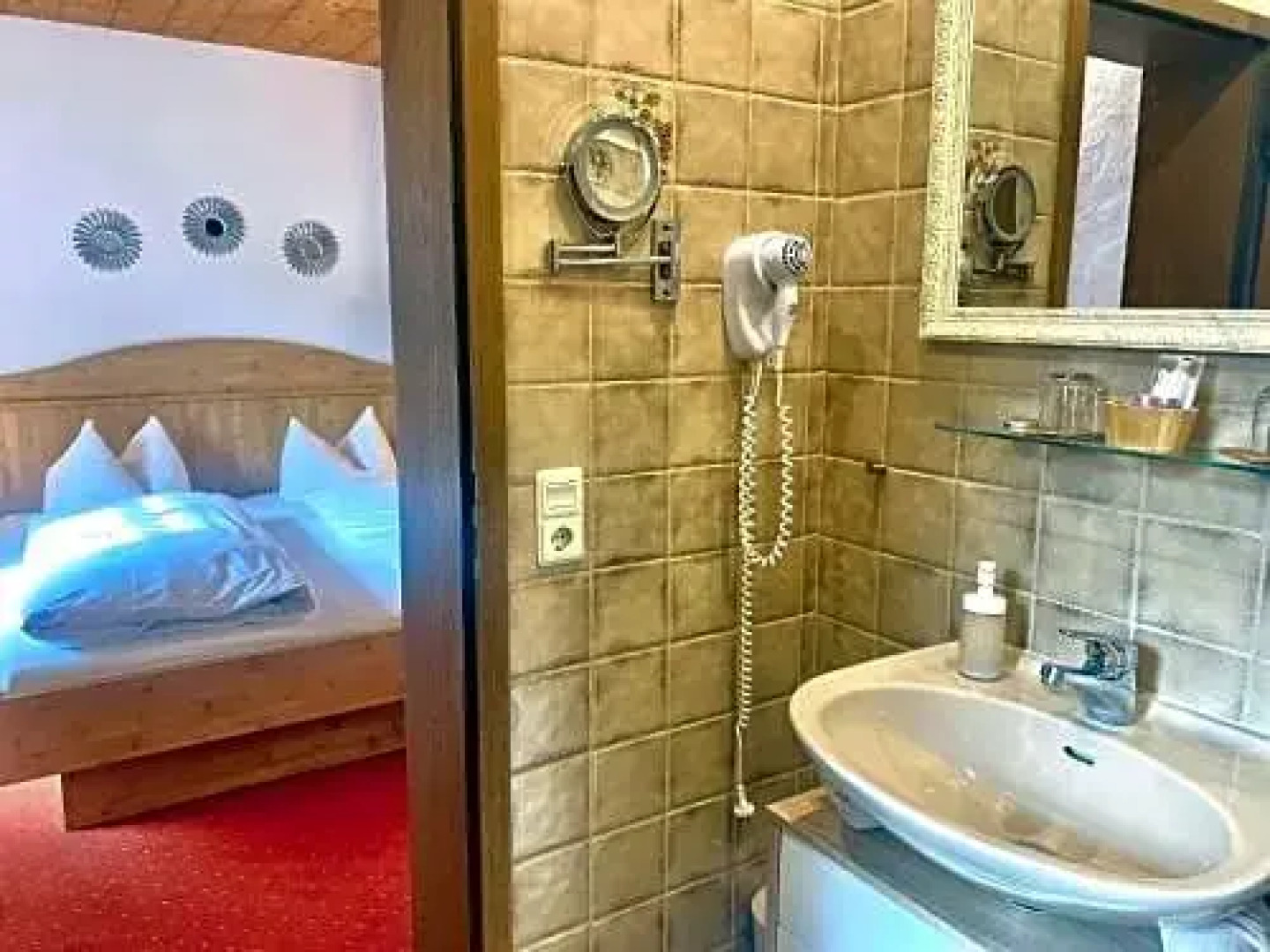 Das Maximilian by stayFritz - DZ Romberg mit Frühstück, Bergblick & Naturpool