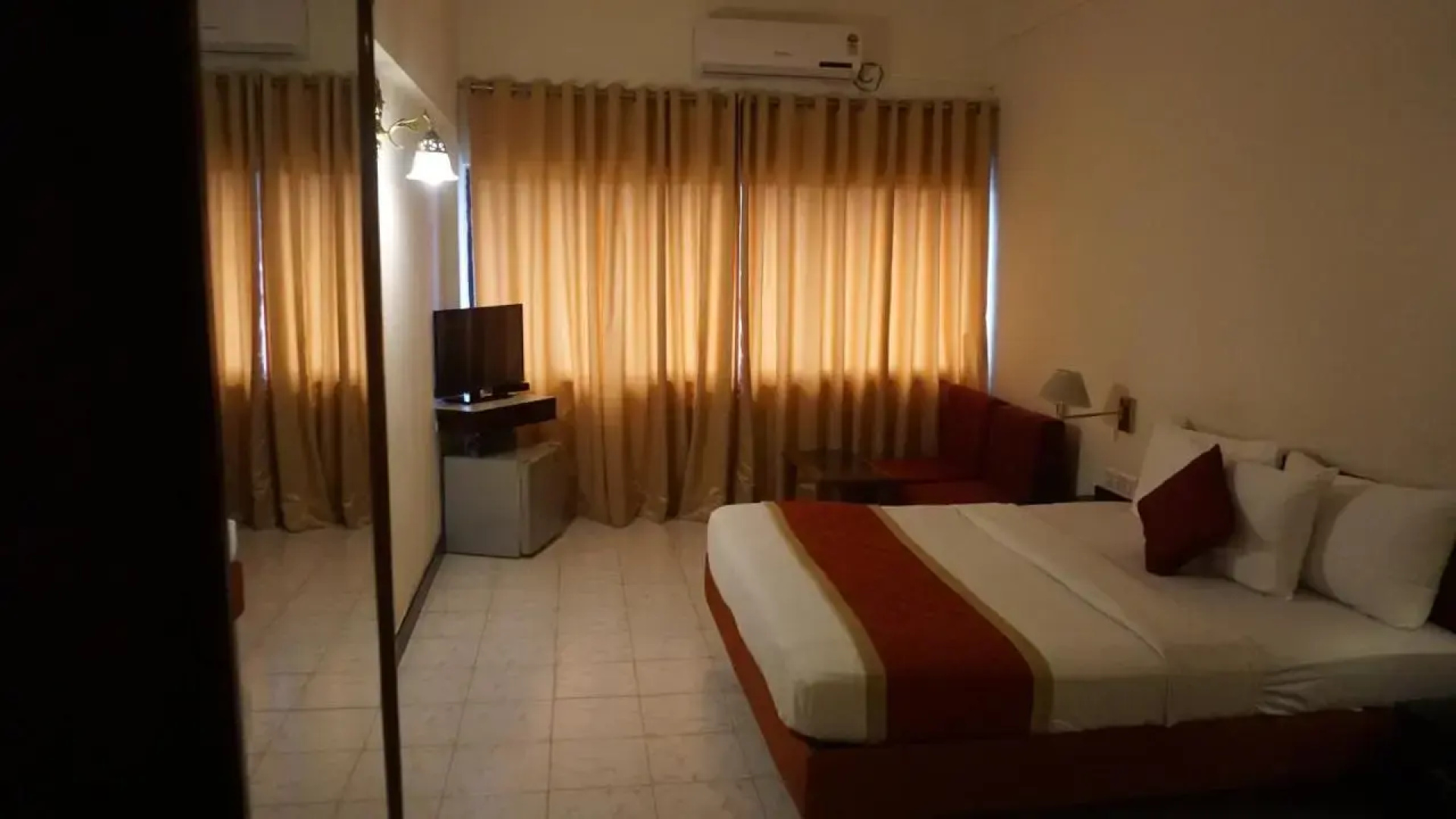 Hotel Poonja International