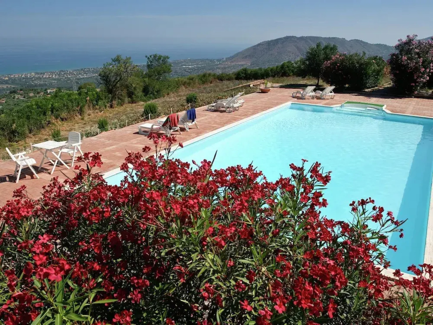 Beautiful Villa With Large Garden, Pool and Breathtaking Views