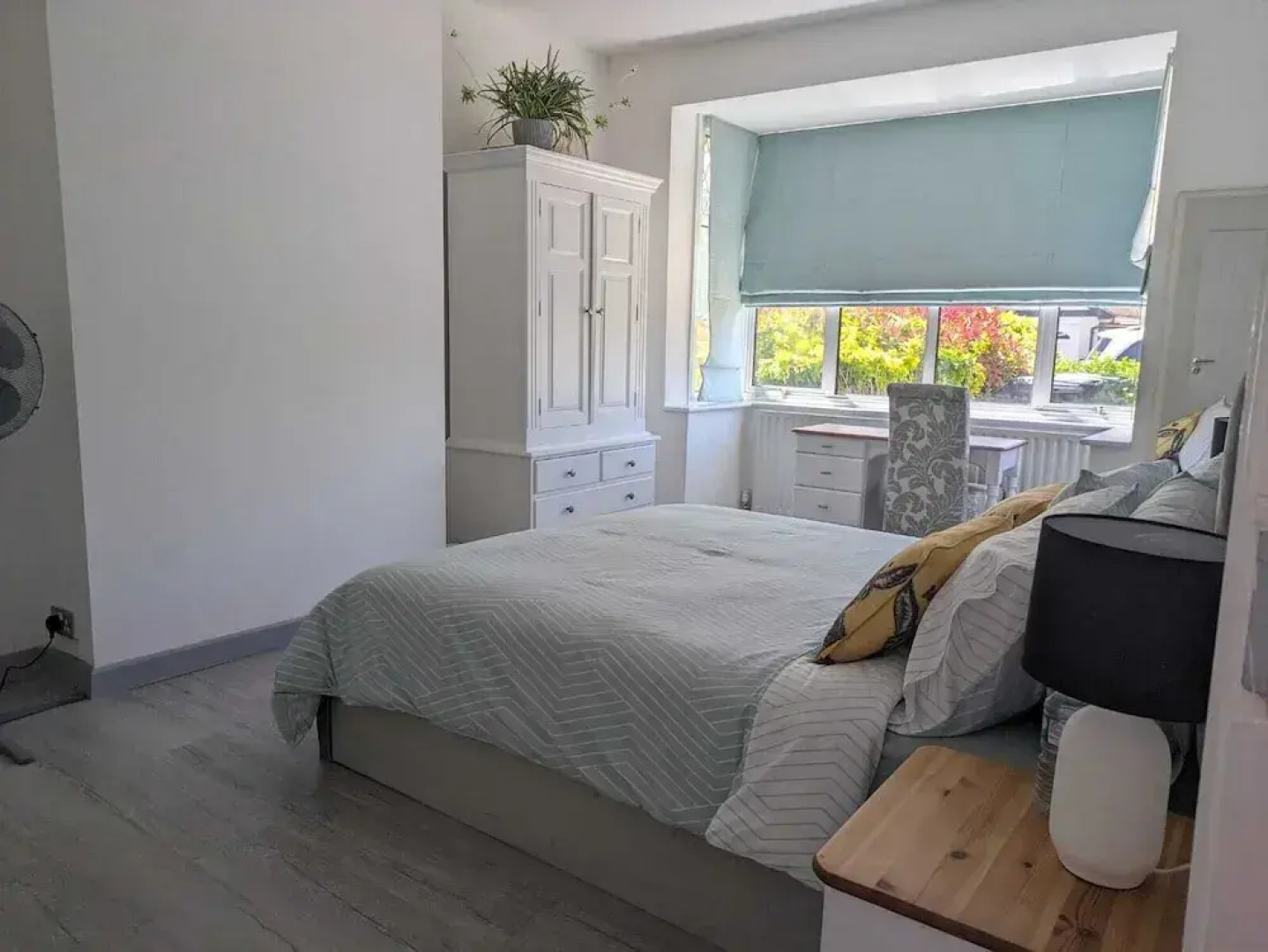 Cozy Cottage Stay - Modern, Cozy, Close to London