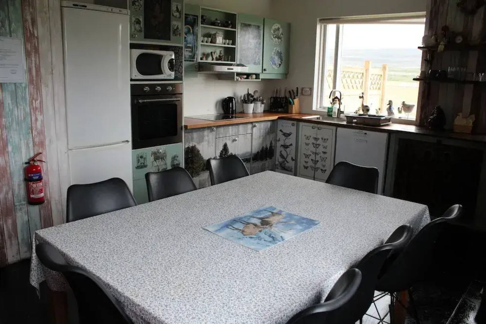 Stóri-Bakki Guesthouse with hot tub