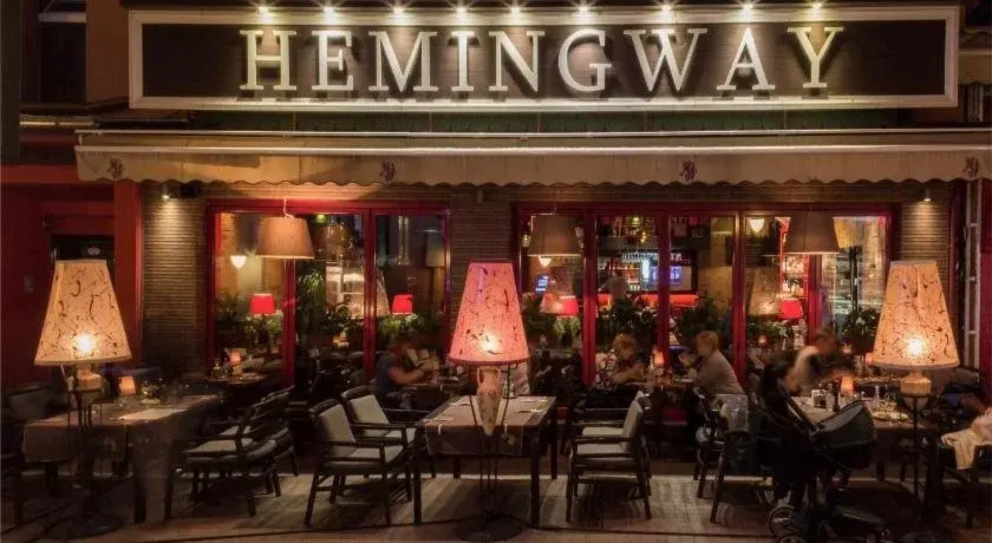 8 12 Art Guest House