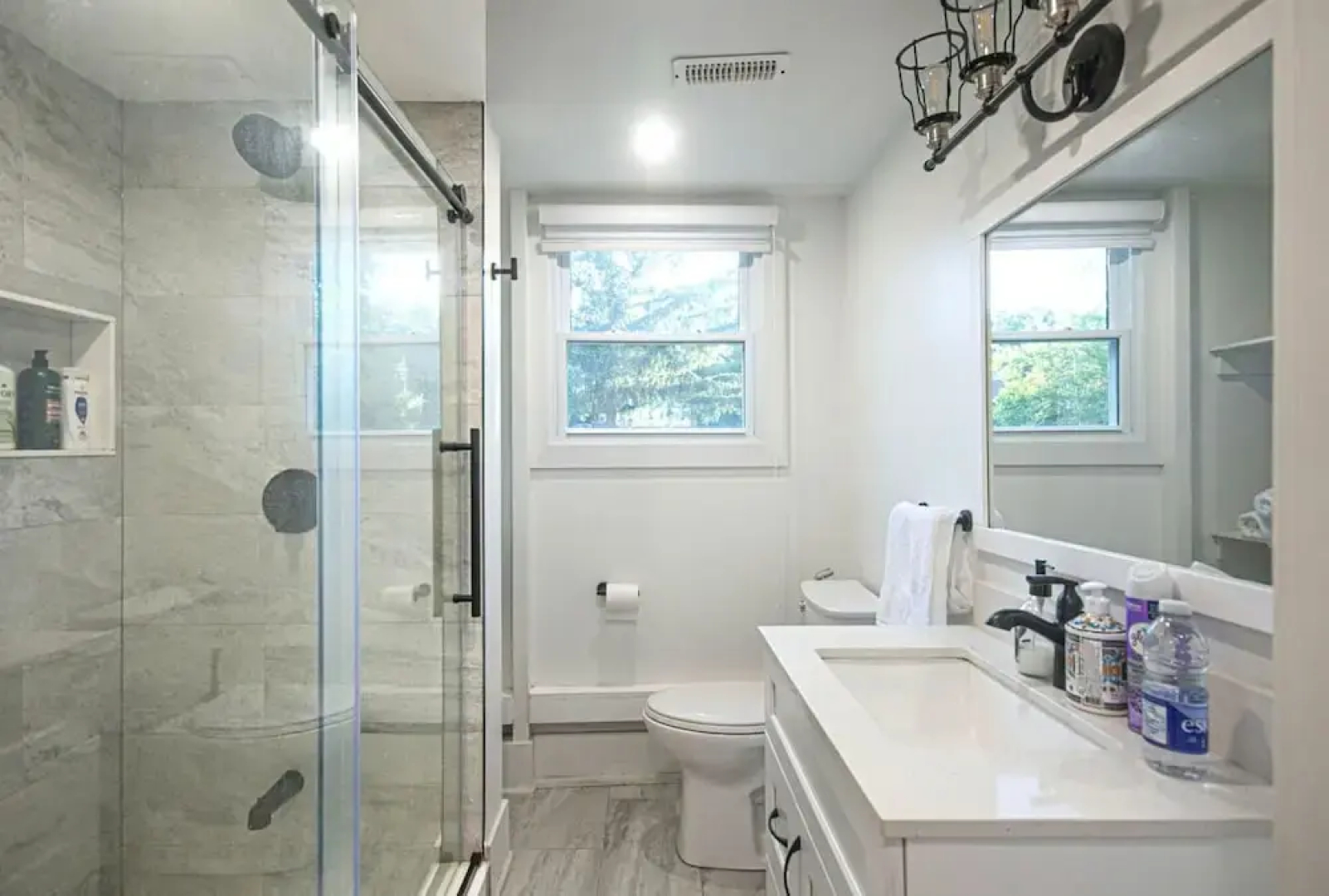 Lakeside 4BR Cottage in Bailieboro w BBQ Grill