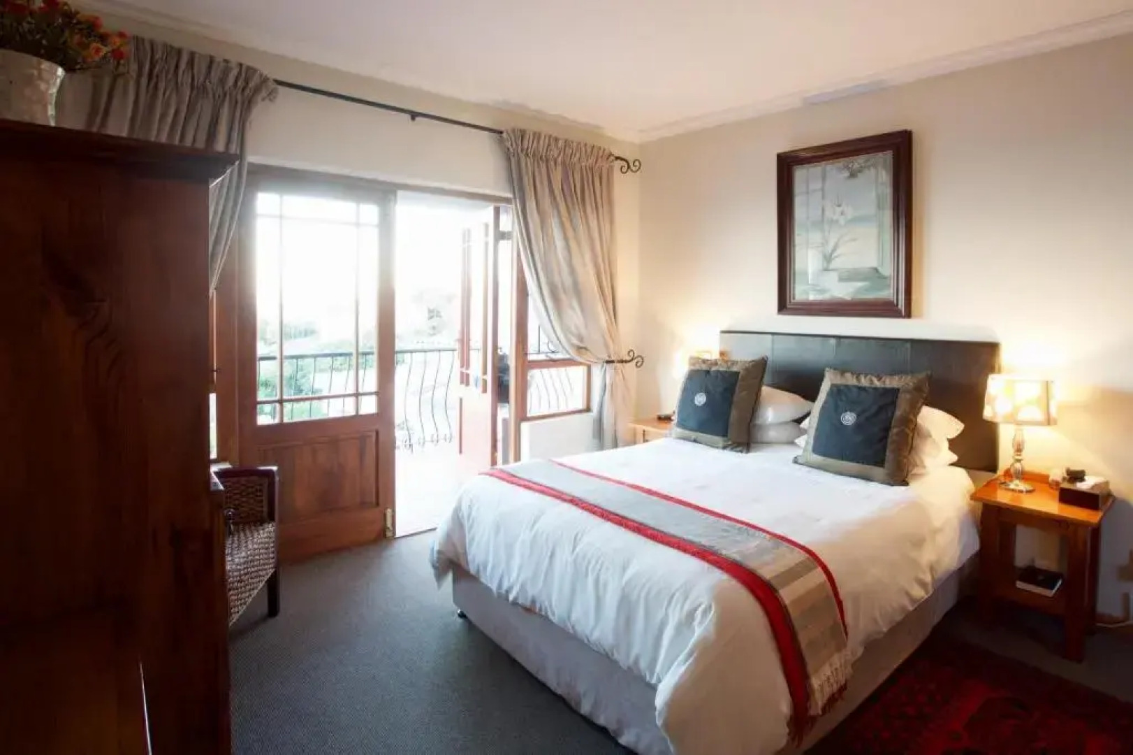 Sea Whisper Guest House & Self Catering