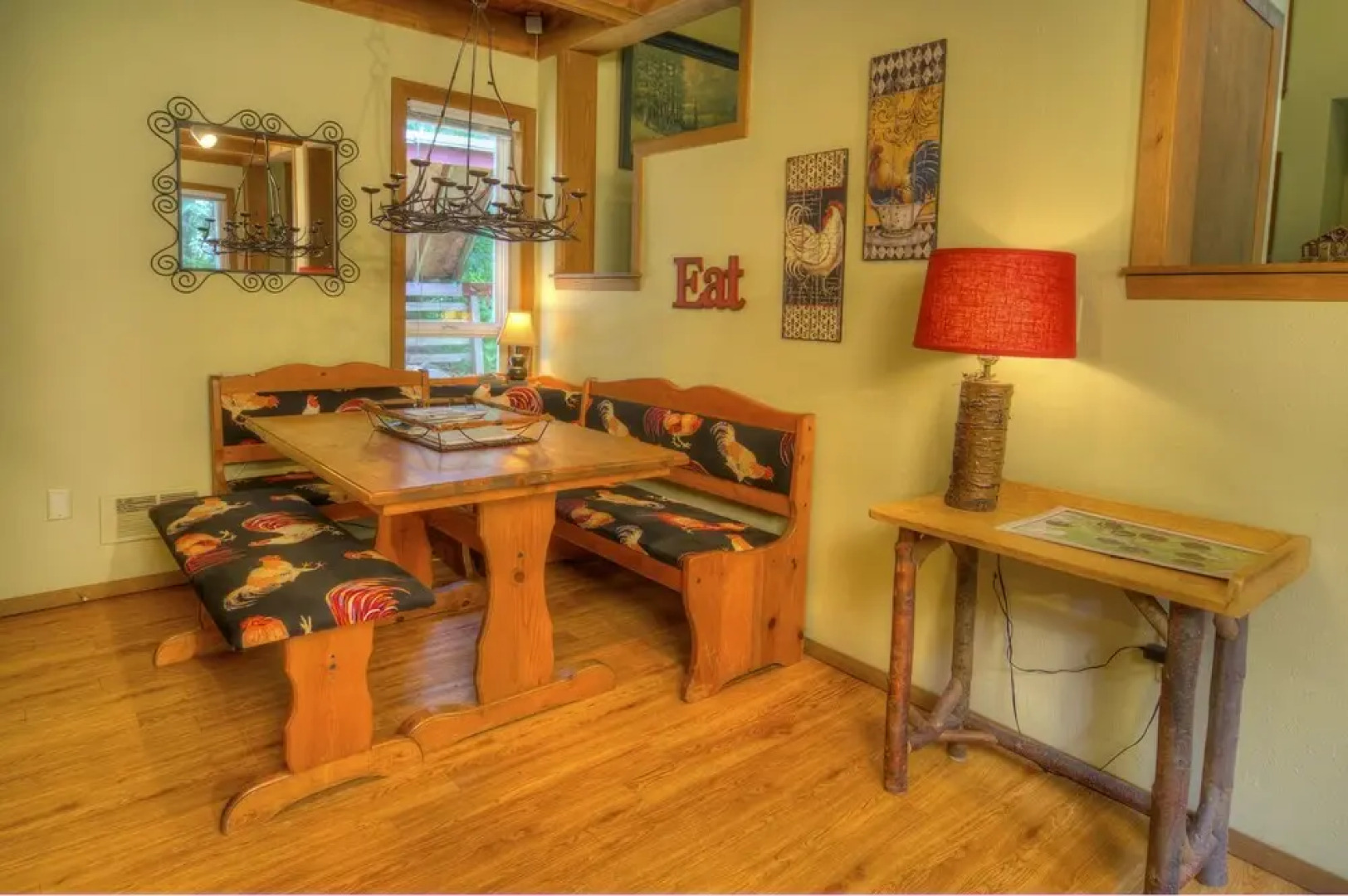 Apres Chalet - Two Bedroom Cabin with Hot Tub