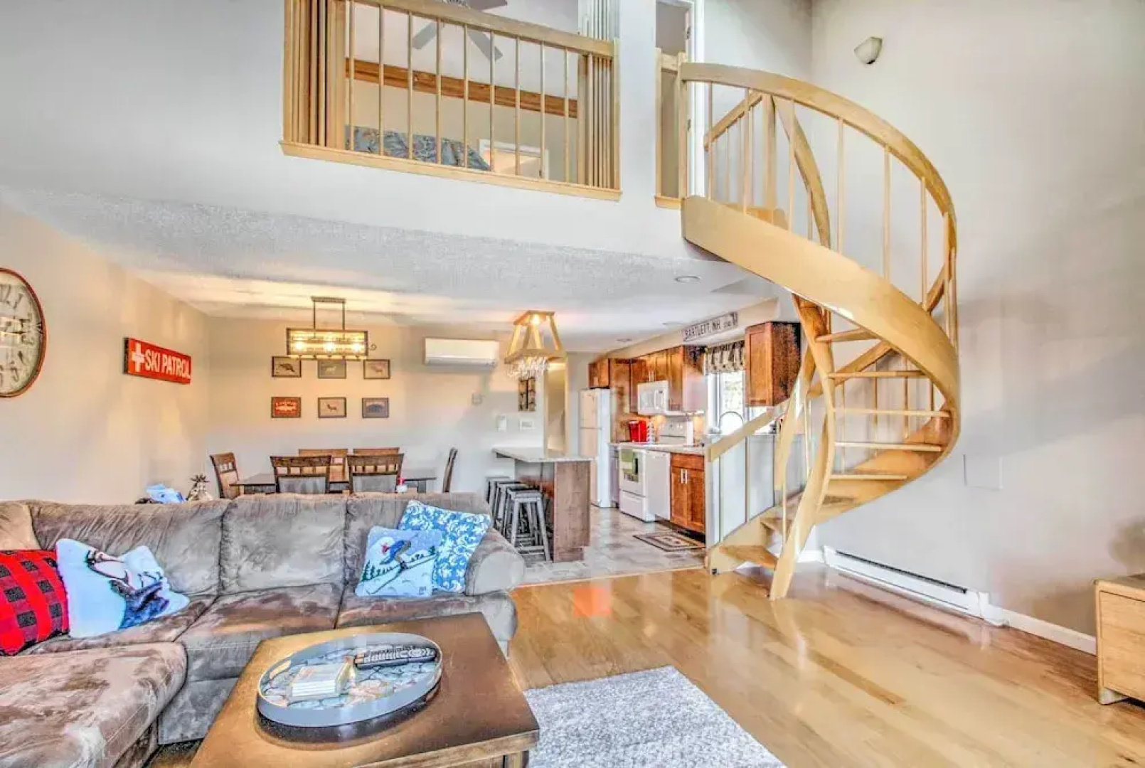 Ski Condo w/ Pool, Close to Story Land & Attitash!