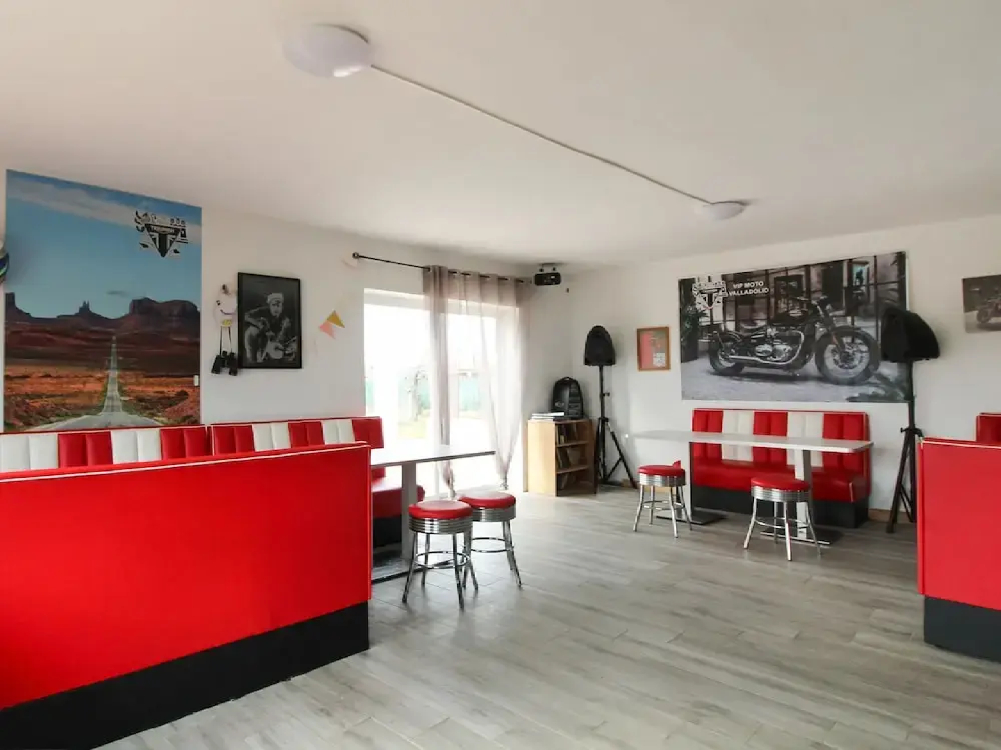 Lavish Villa in Villamuriel de Cerrato with Swimming Pool