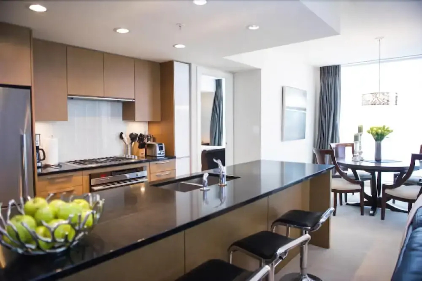 Executive Suites by Roseman - Luna